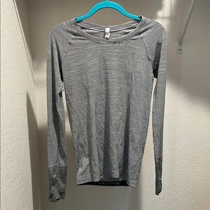 Lululemon Athletica Gray Fitted Long Sleeve T-Shirt